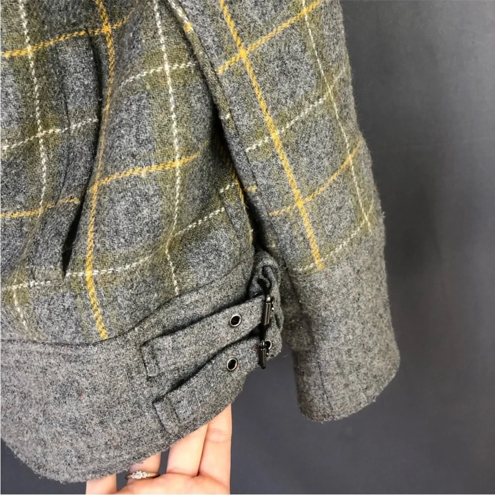 Banana Republic Gray Plaid Jacket with Faux Fur Collar | M Petite - Picture 3 of 15